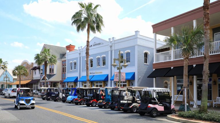 Florida's Friendliest Hometown: An Ideal Retirement Spot Without Savings