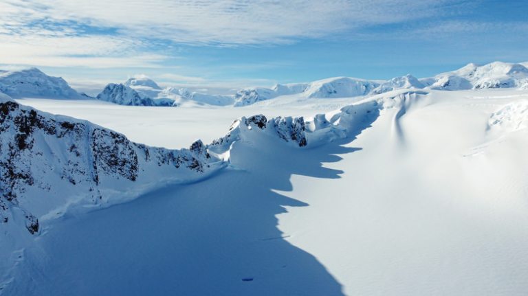 Here's a Major Reason Why Planes Avoid Flying Over Antarctica