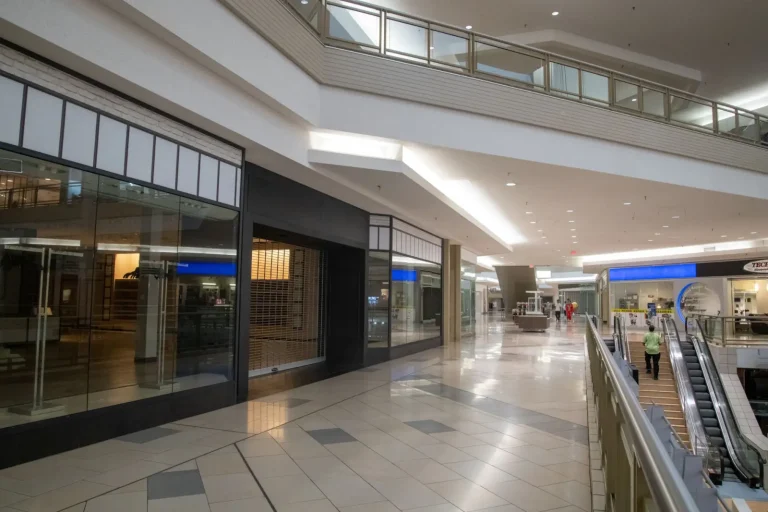 Why Retail Chains Keep Closing Stores Why Retail Chains Keep Closing Stores